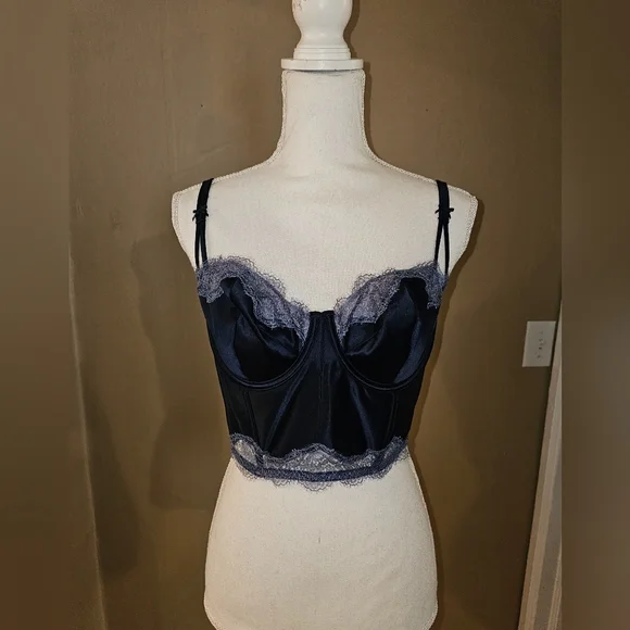 NWT Victoria's Secret Lace Balconet Bra - Picture 2 of 9